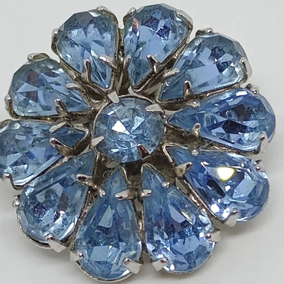 * vintage signed Weiss Blue Teardrop rhinestones cluster flower clip on earrings - Picture 3 of 6